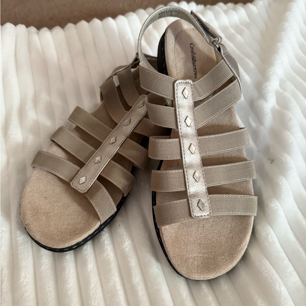 Croft & Barrow Tan Sandals with Decorative Bows